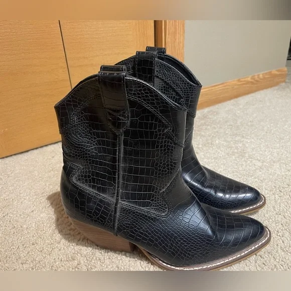 ARider Girl Embossed Western Ankle Boots - Picture 3 of 7